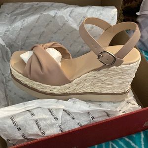 women's platforms size 7.5
new beige color